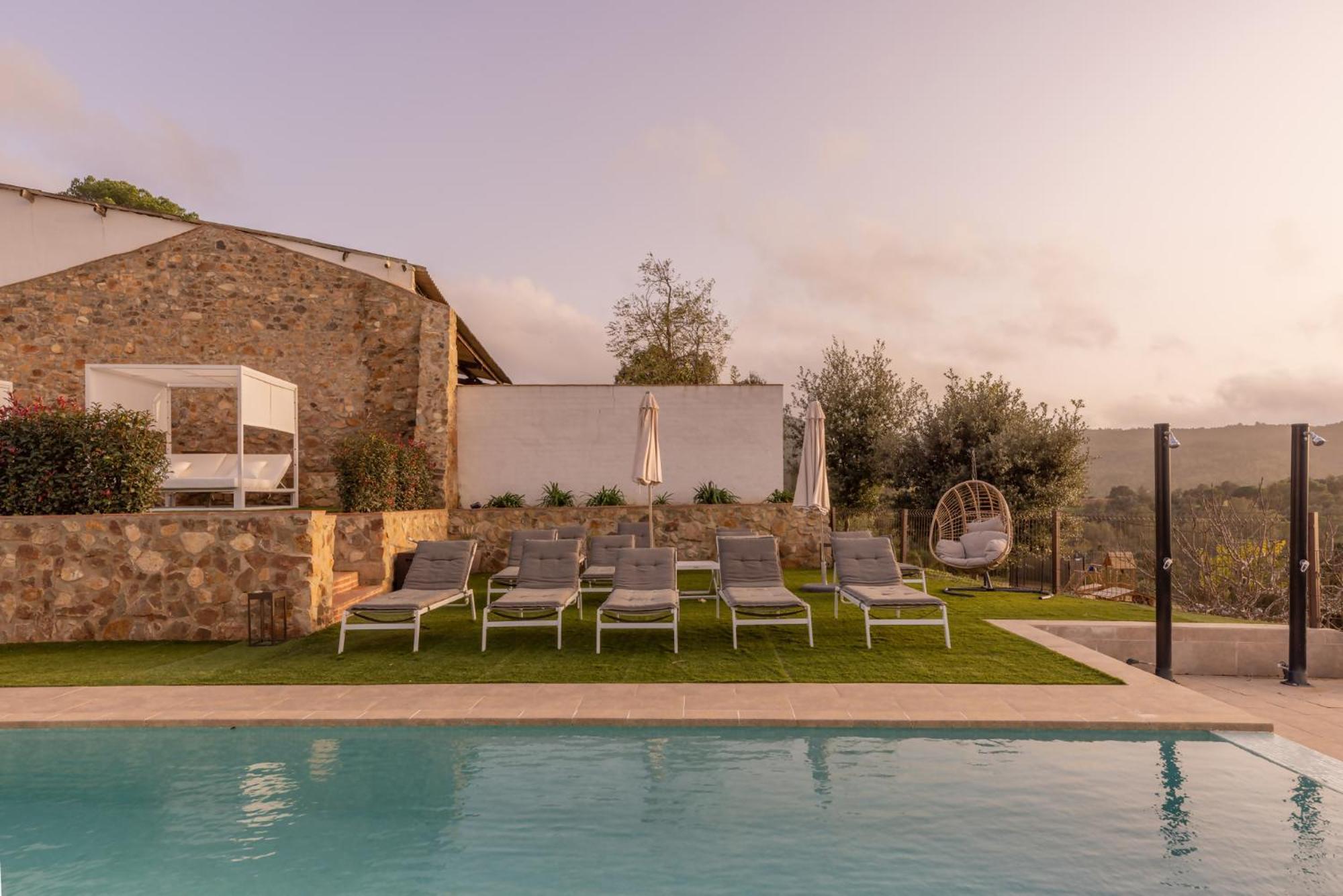 Can Bufi Espectacular Casa Con Piscina Interior Llagostera Exteriér fotografie