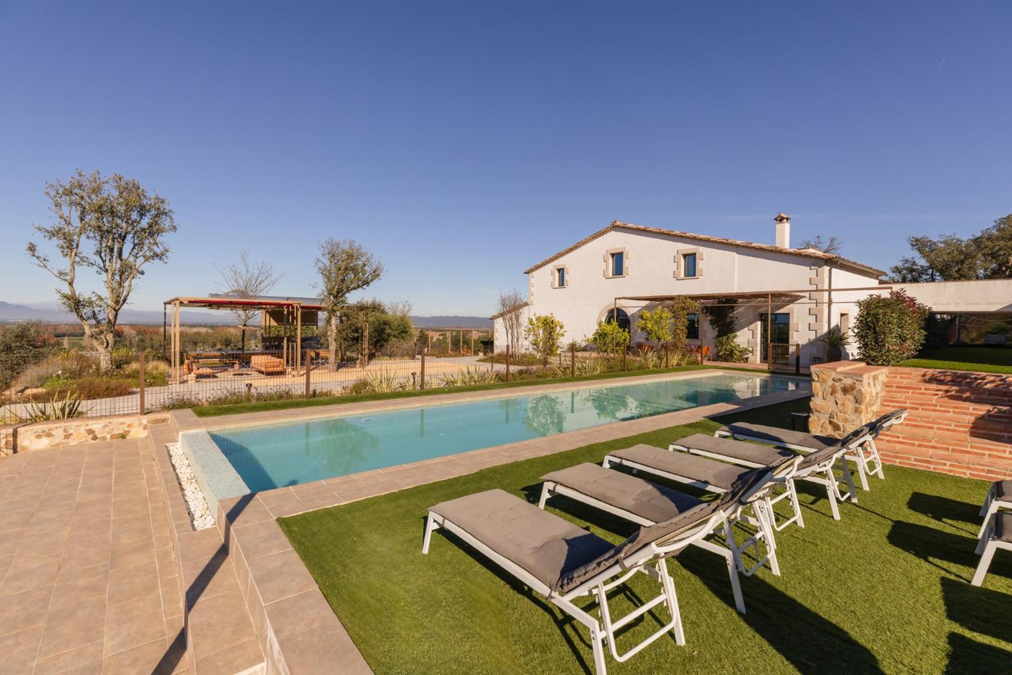 Can Bufi Espectacular Casa Con Piscina Interior Llagostera Exteriér fotografie