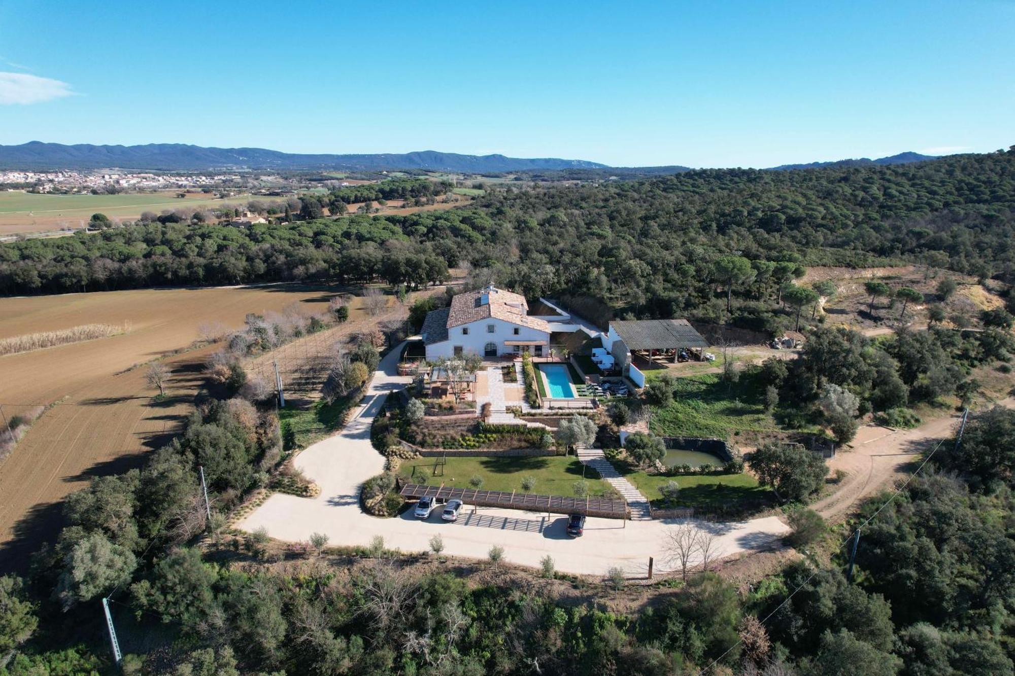 Can Bufi Espectacular Casa Con Piscina Interior Llagostera Exteriér fotografie