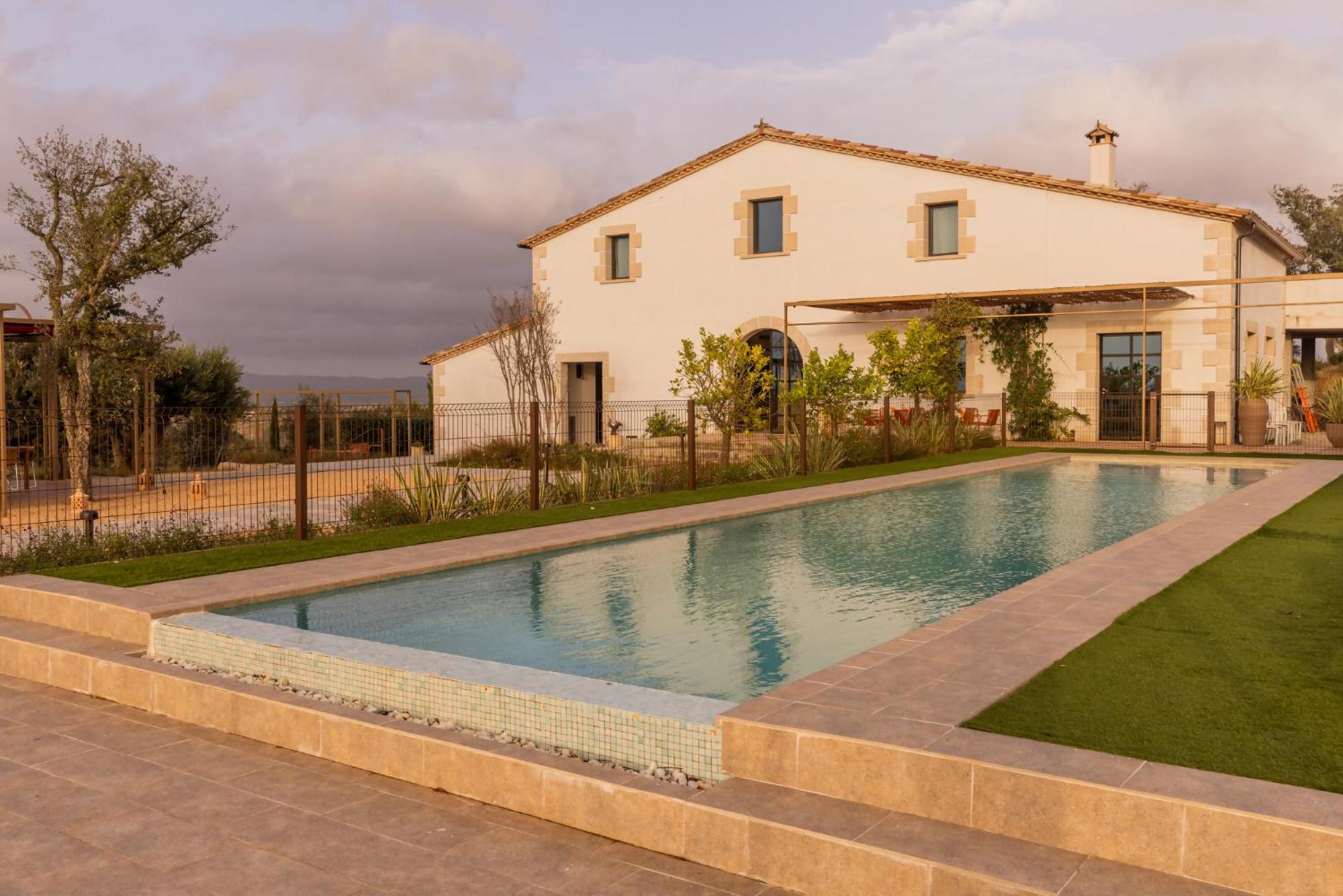 Can Bufi Espectacular Casa Con Piscina Interior Llagostera Exteriér fotografie
